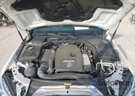 2015 Mercedes-Benz C 300 4Matic/Luxury 4Matic/Sport 4Matic z USA, uszkodzony, nr VIN 55SWF4KB9FU063301